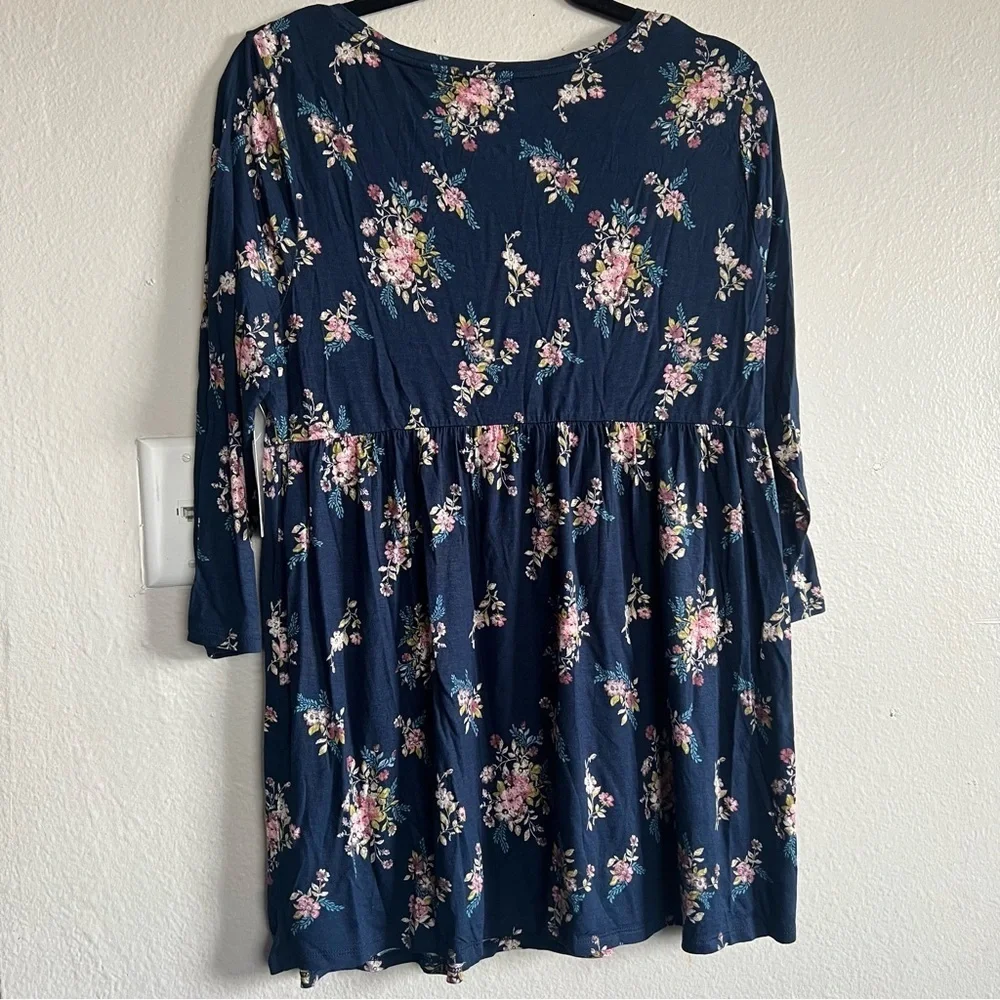 Aglow Maternity Blouse - Picture 2 of 3